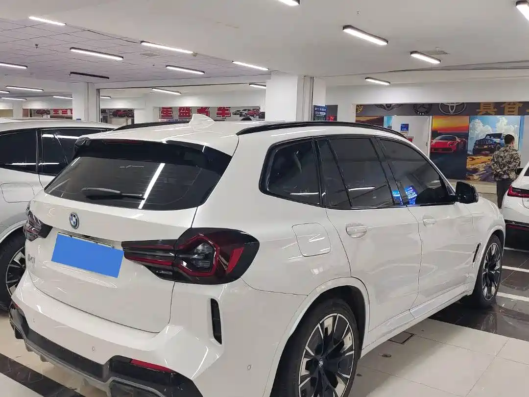 BMW IX3