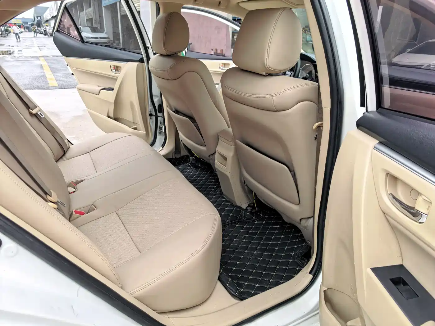 Toyota Corolla 2014 1.6L CVT GL фото 9