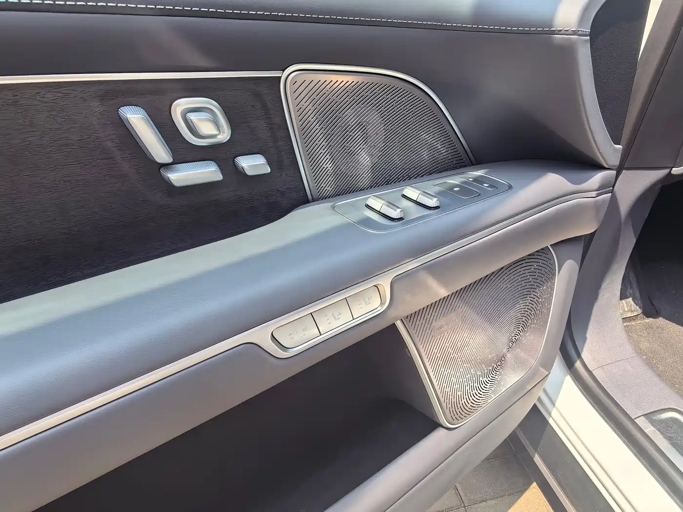 NIO ES8 2025 Base Model 7-Seater фото 16
