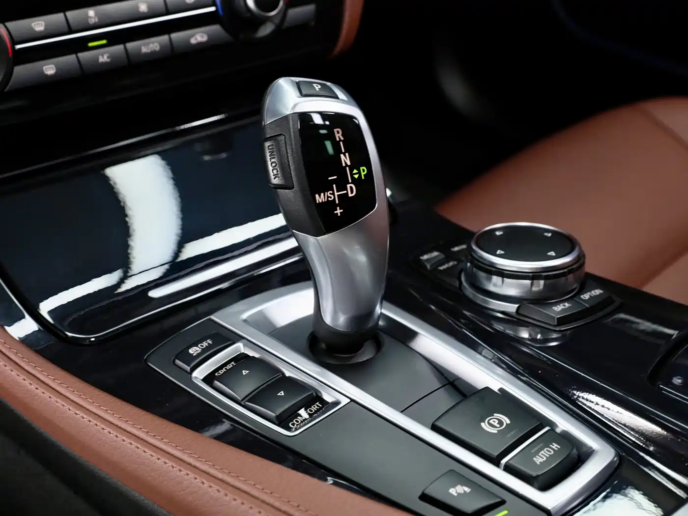 BMW 5 Series (Import) 2014 520i Touring фото 14