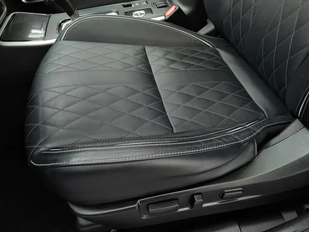 Photo 20 - Mitsubishi Outlander