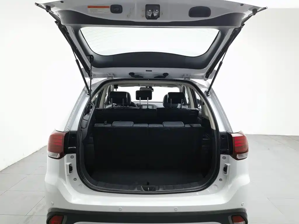 Photo 16 - Mitsubishi Outlander