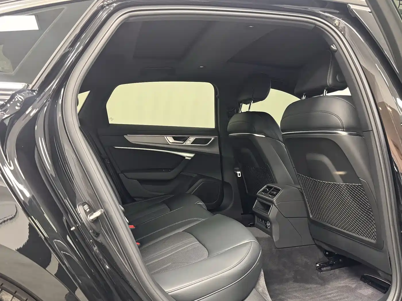 Audi A6L 2025 40 TFSI Luxury Sport фото 16