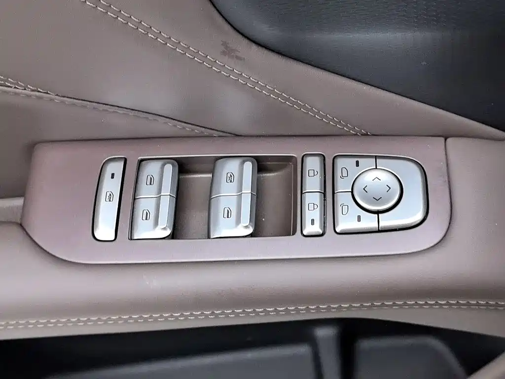 Wuling Motors Starlight 560 NEV 2025 2025 Model Plug-in Hybrid Version 5-seater