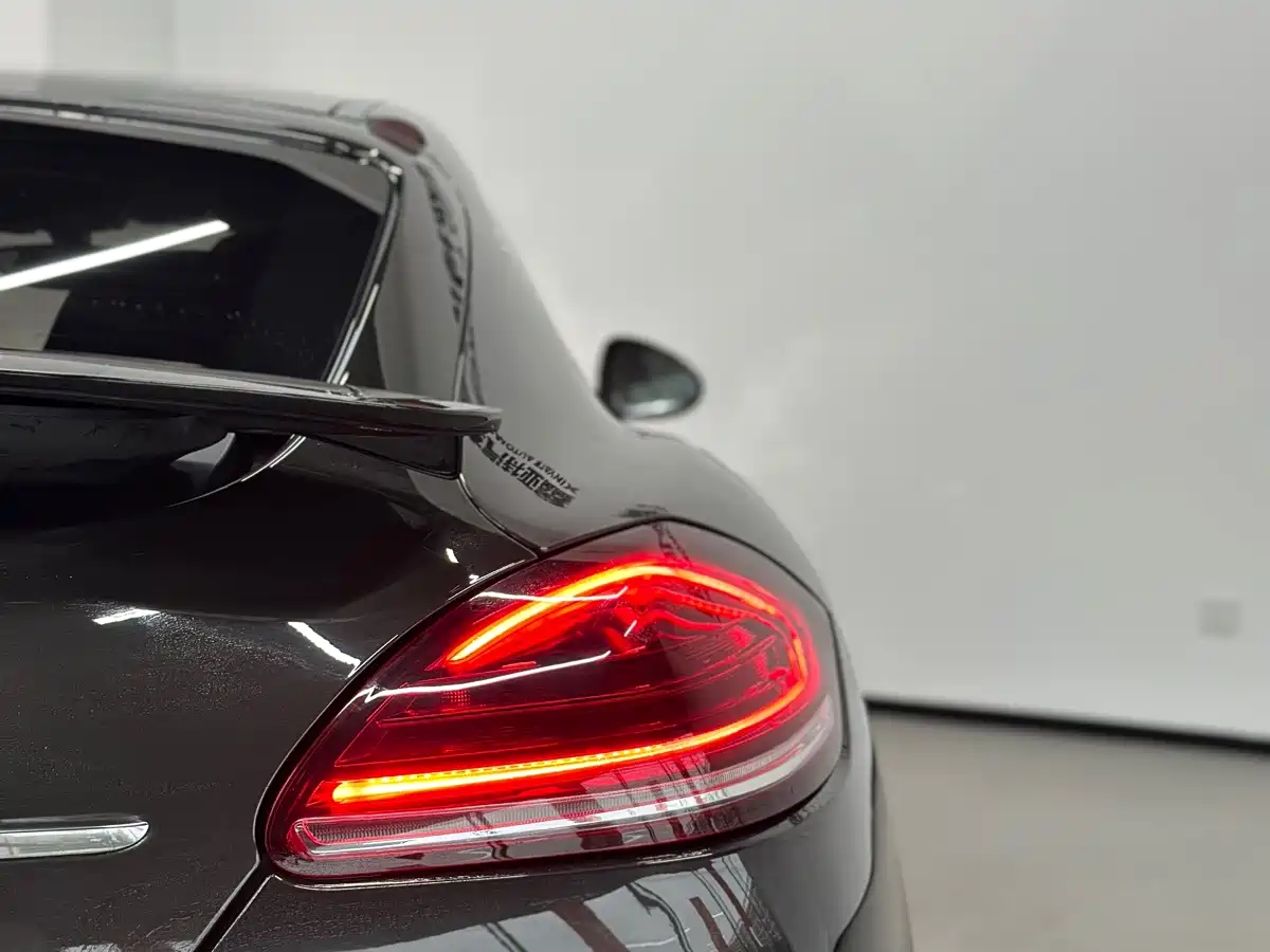 Photo 22 - Porsche Panamera