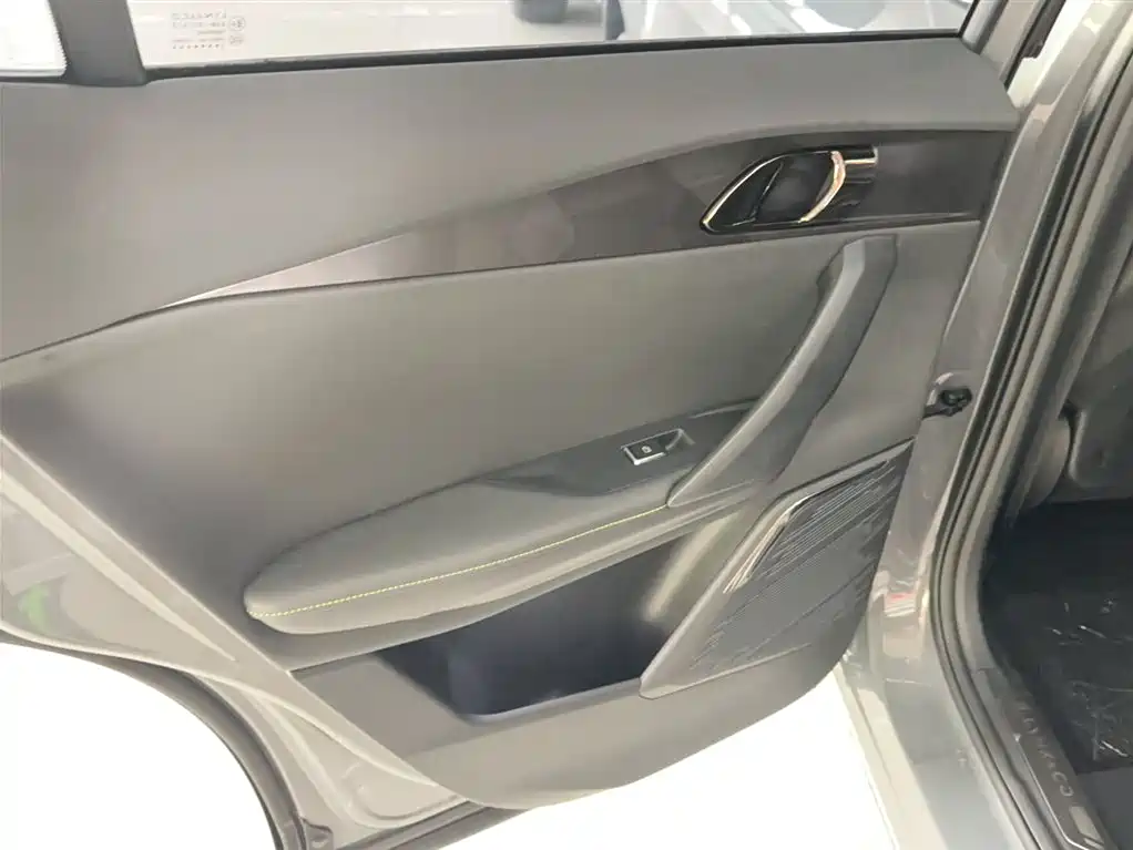 Lynk & Co 06 2023 Remix 1.5T Power Halo фото 24