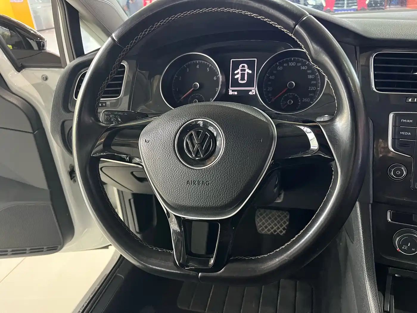 Volkswagen Golf 2017 230TSI Auto Comfort Millionth Anniversary Edition фото 23