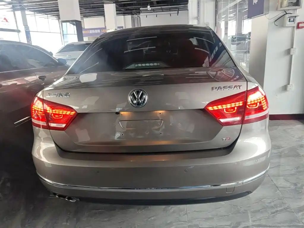 Volkswagen Passat 2015 1.8TSI DSG Honor Edition фото 6