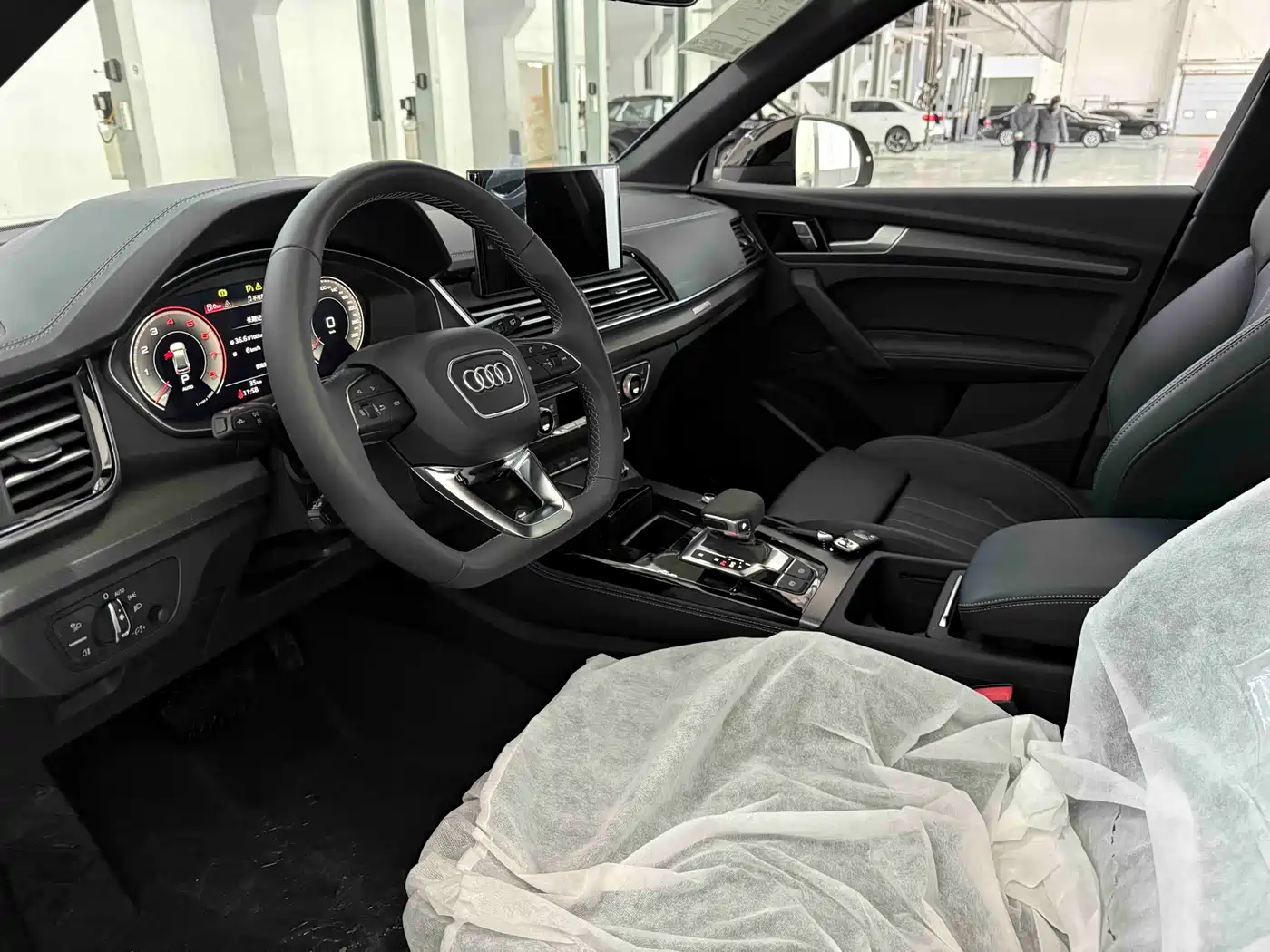Audi Q5L 2025 45th Anniversary Edition 40 TFSI Dynamic Fashion фото 6