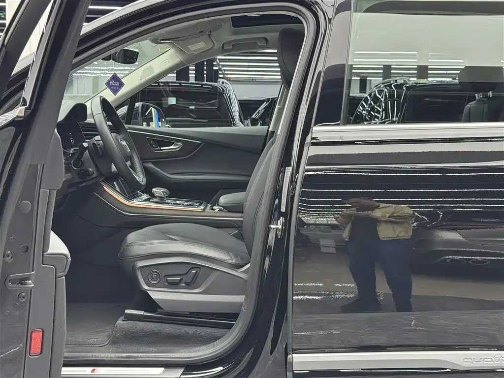 Audi Q7 2023 55 TFSI quattro S line Sport фото 6
