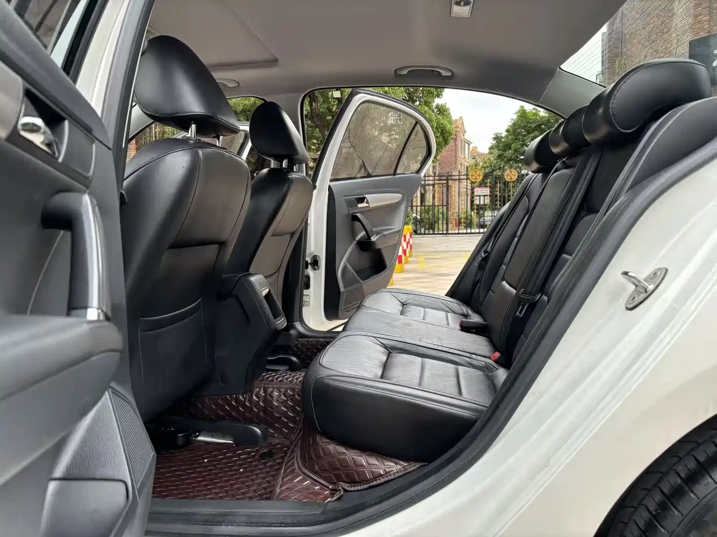 Volkswagen Lavida 2013 Facelift Classic 1.6L Automatic Comfort фото 13