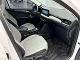 Photo 18 - Ford Escape