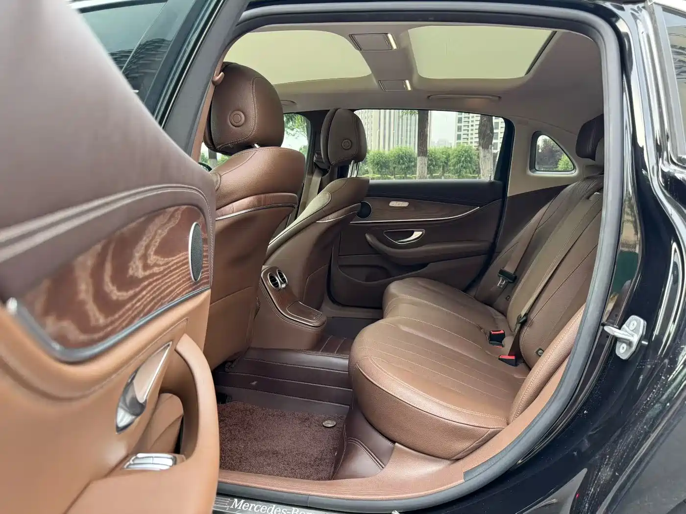 Mercedes-Benz E-Class New Energy 2022 E 350 e L Plug-in Hybrid Sedan фото 6