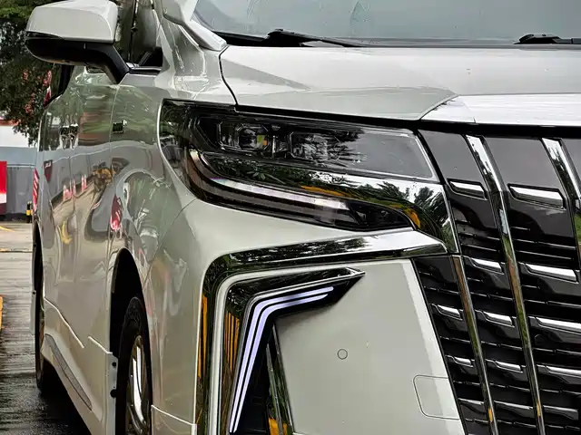 Toyota Alphard 2021 Hybrid 2.5L Luxury — фото 4