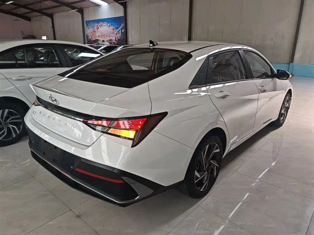 Hyundai Elantra 2023 1.5L CVT GLX Elite Edition фото 7