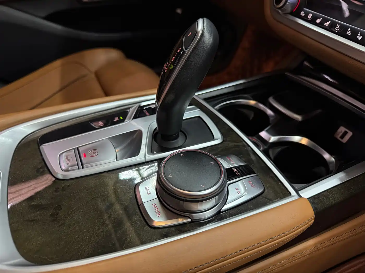 BMW 7 Series 2017 740Li Leading Edition фото 15