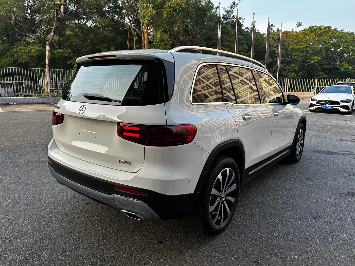 Mercedes-Benz GLB 2025 Model GLB 220 Fashion Style фото 8