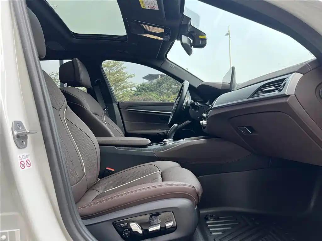 BMW 5 Series 2022 Facelift II 530Li Premium Package M Sport фото 27