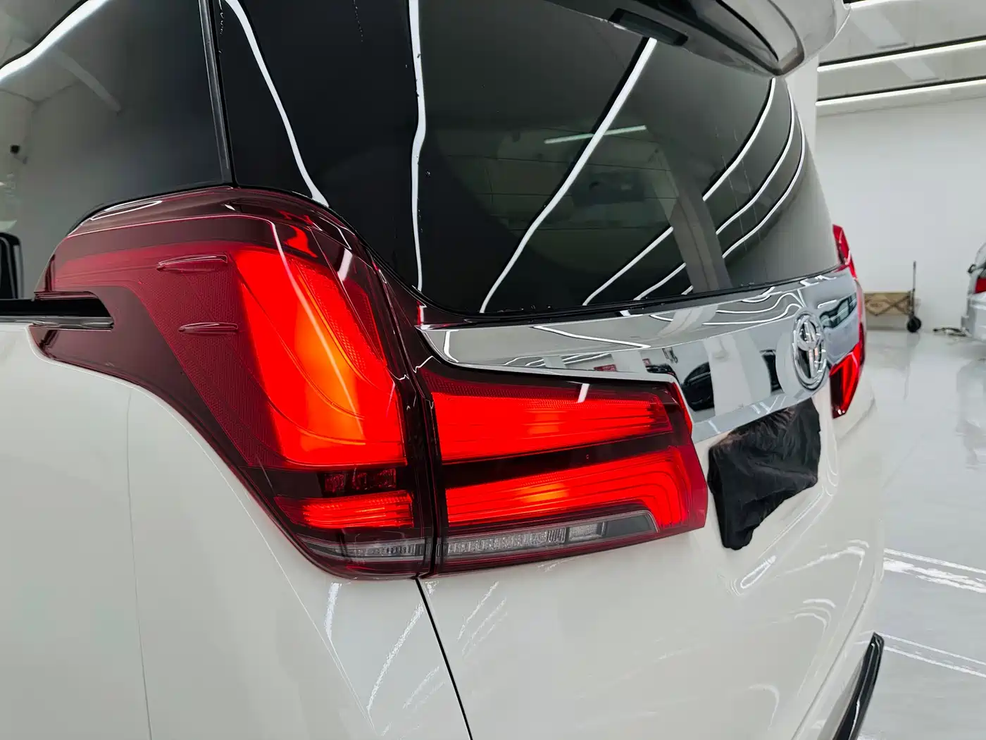 Toyota Alphard 2018 Facelift 3.5L Premium Edition фото 22
