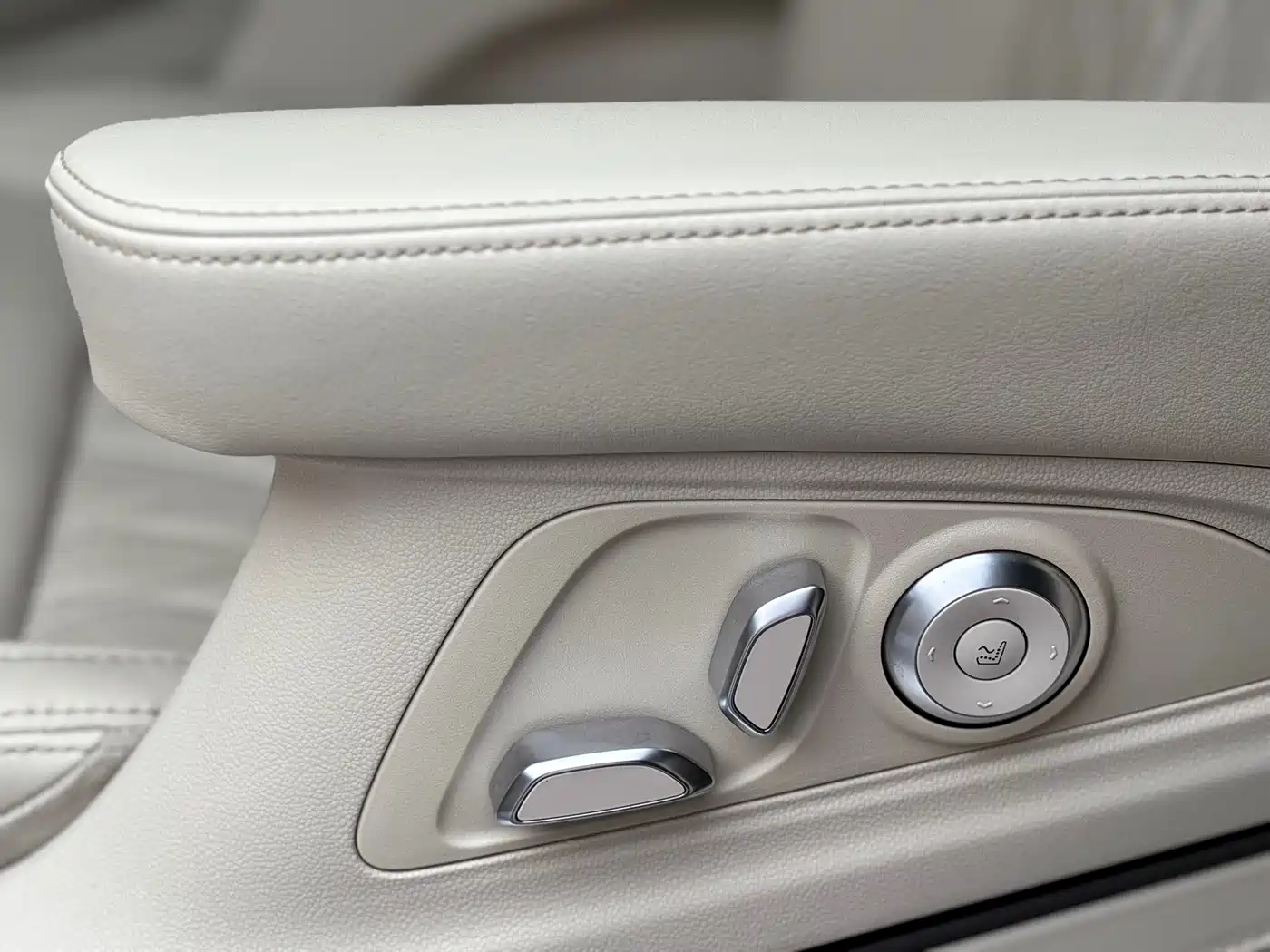 Buick GL8 2020 Avenir Six-Seat Elegance Edition фото 14