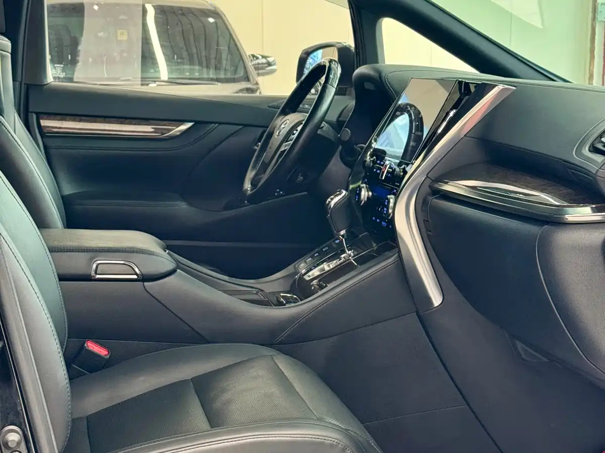 Toyota Alphard 2020 Hybrid 2.5L Gold Special Edition фото 9
