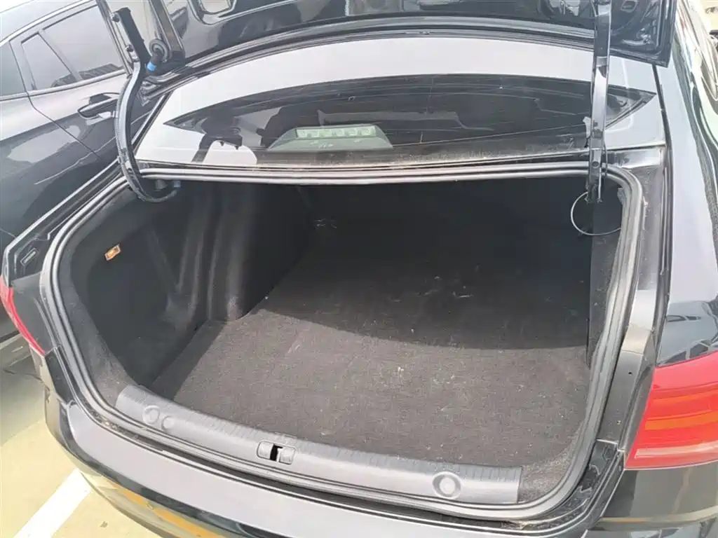 Volkswagen Lavida 2017 1.6L Automatic Comfort Edition фото 19