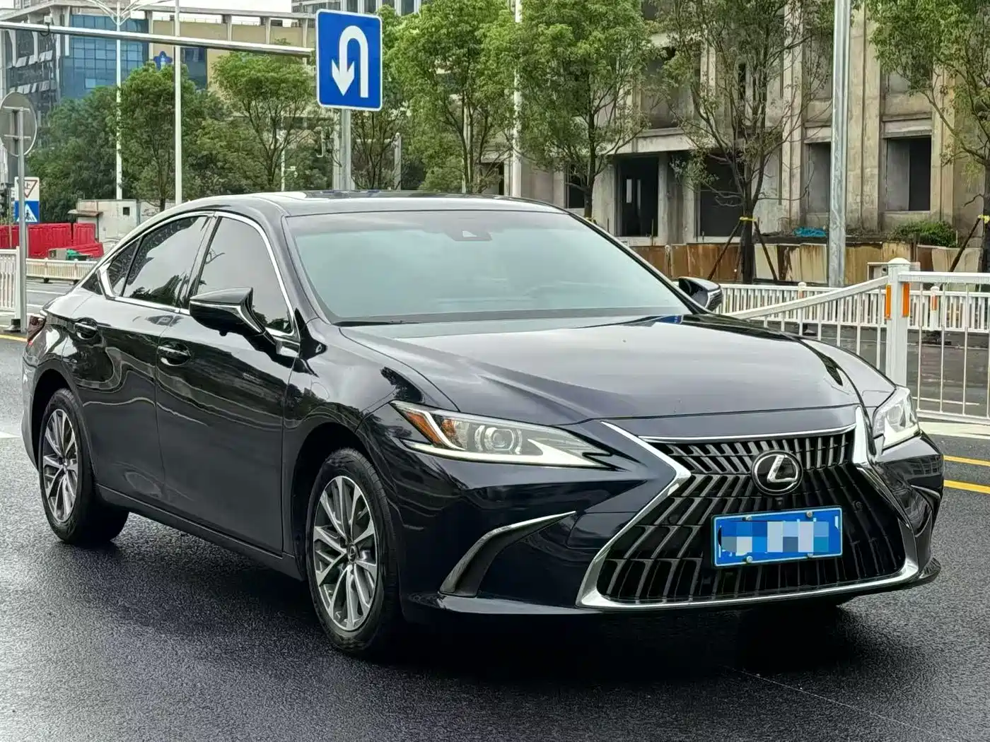 Lexus ES 2023 200 Excellence Edition фото 3