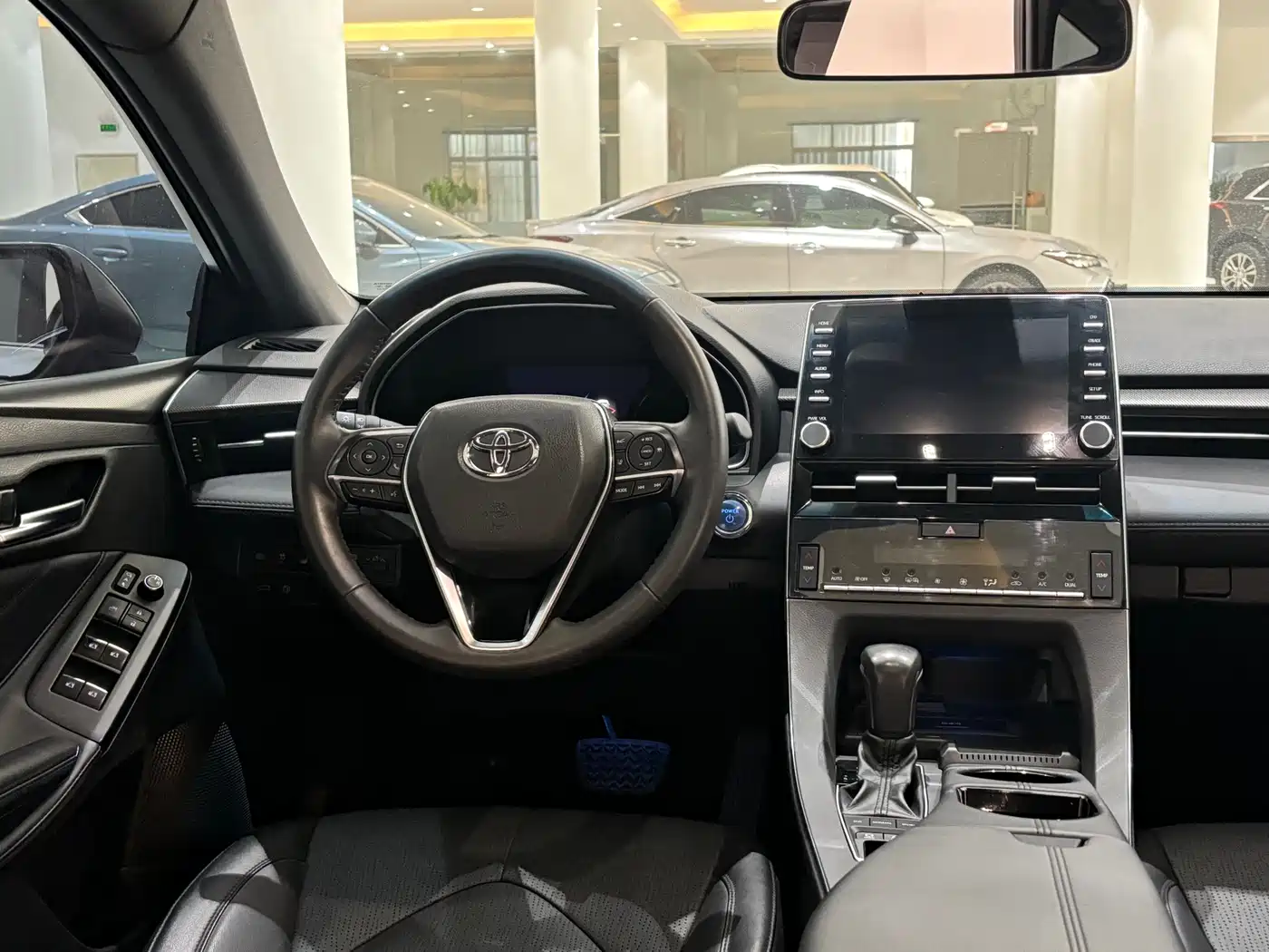 Toyota Avalon 2019 Hybrid 2.5L Luxury Edition China V фото 11