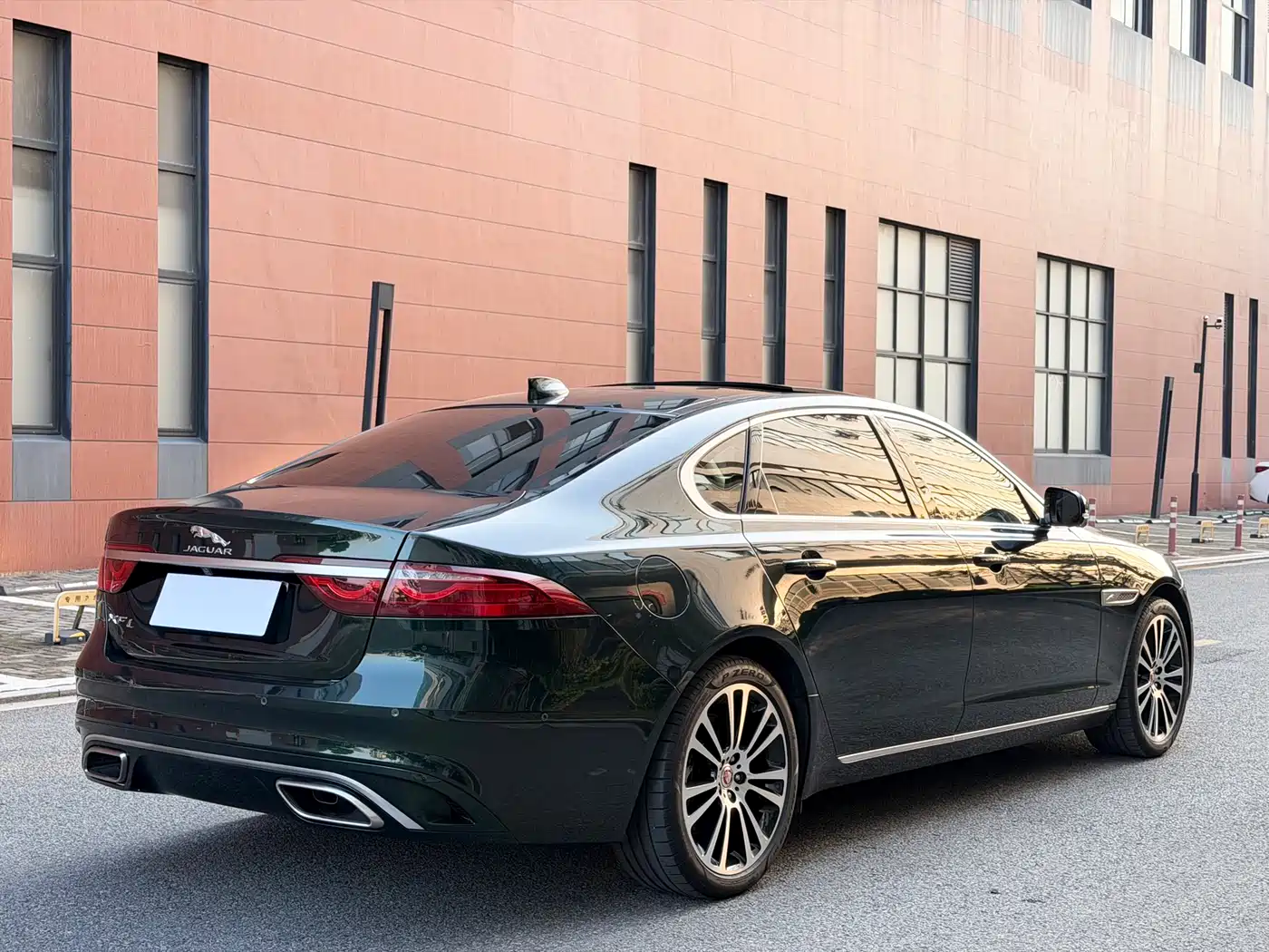 Jaguar XFL 2024 2.0T P250 2WD Premium Luxury фото 20