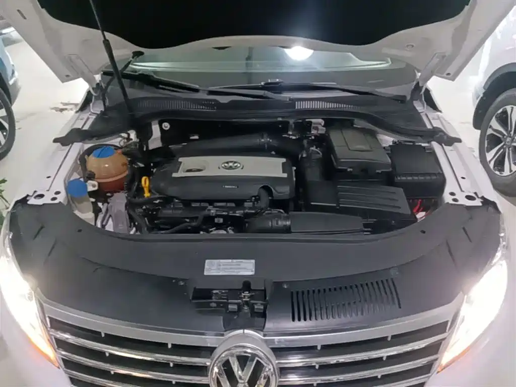 Volkswagen FAW-Volkswagen CC 2016 Model 2.0TSI Luxury фото 20