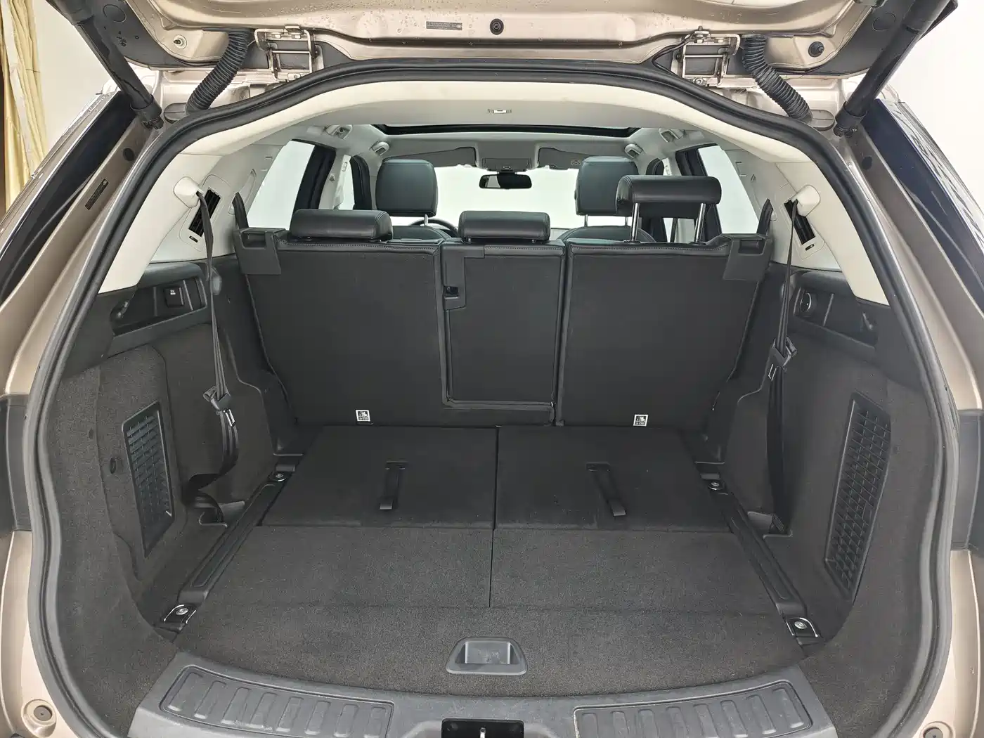 Land Rover Discovery Sport 2017 2.0T HSE фото 14