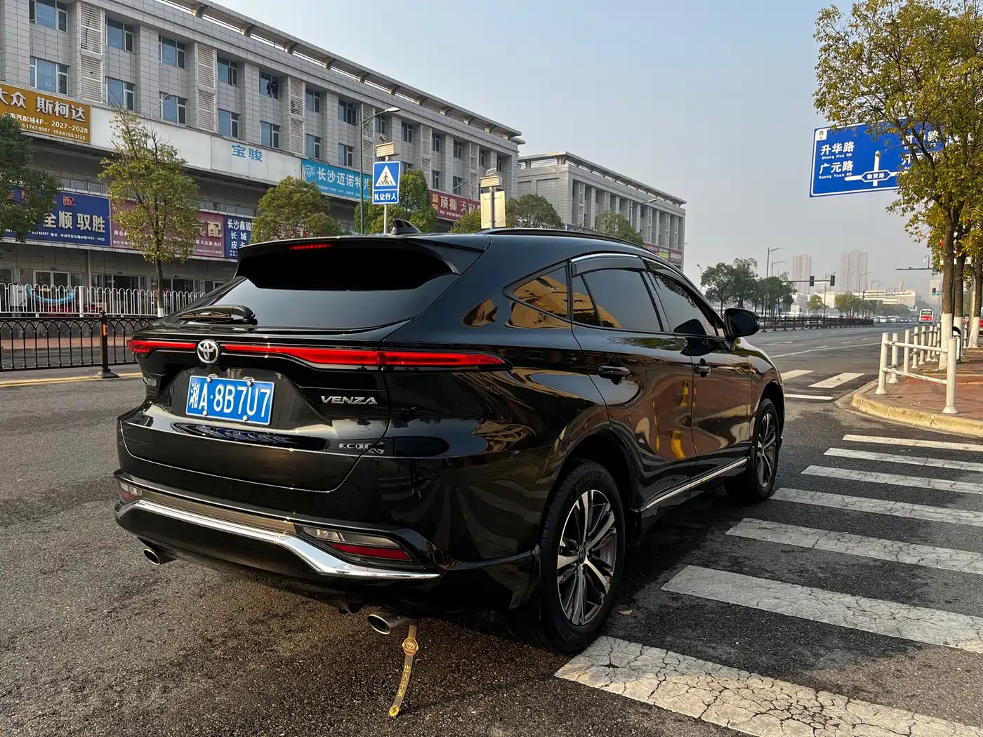 Toyota Venza 2023 2.0L CVT FWD Luxury фото 5