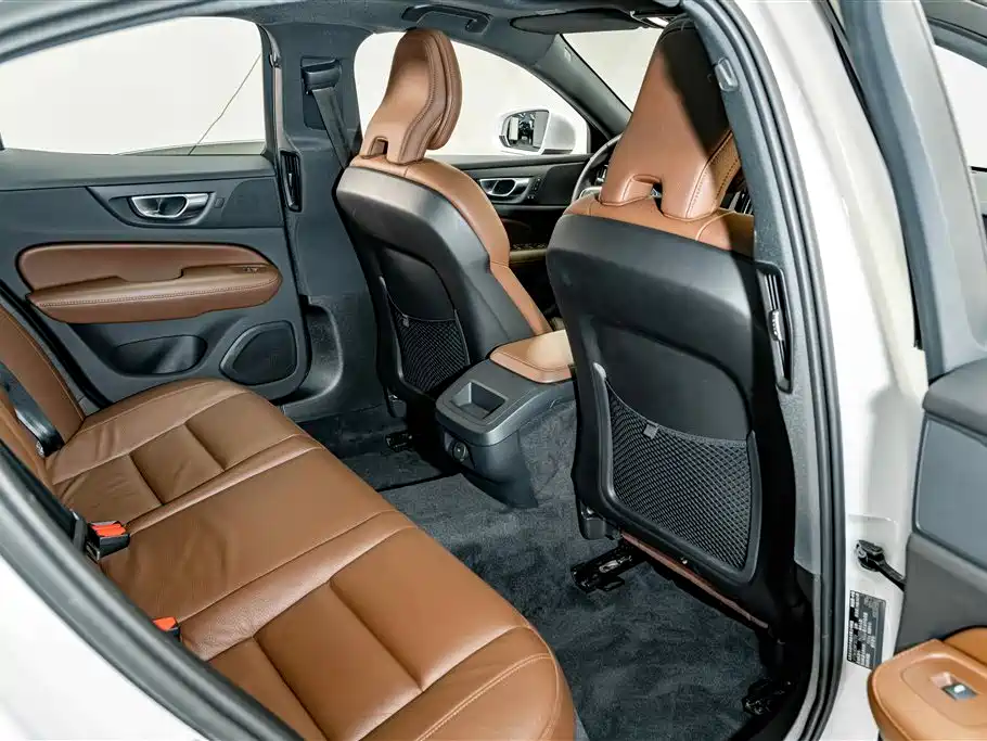 Фото 21 - Volvo S60