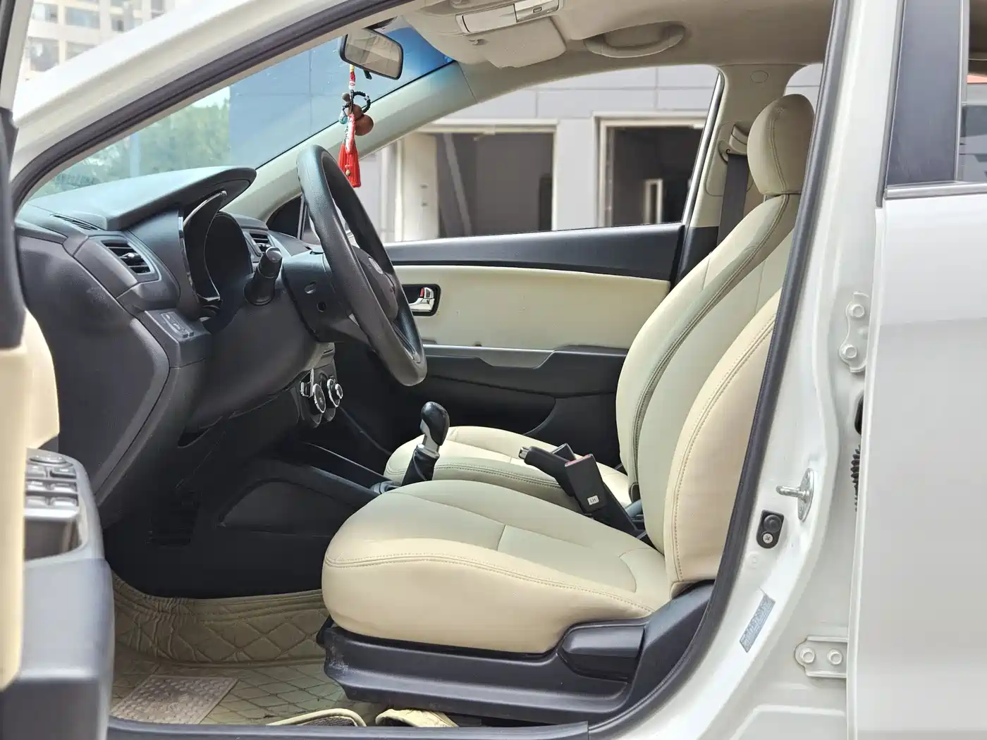 Kia K2 2012 2011 Sedan 1.4L AT GLS