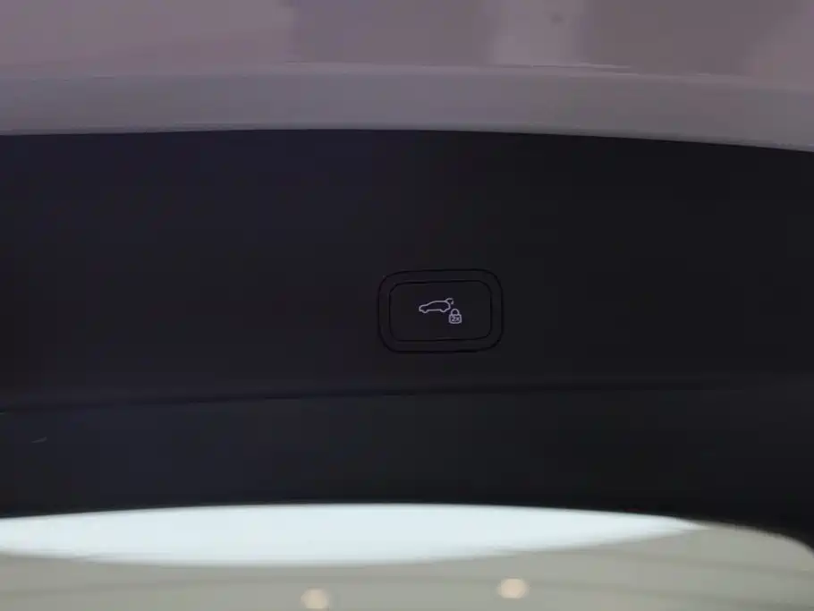 Li Auto i6 2025 2025 4WD Base Model