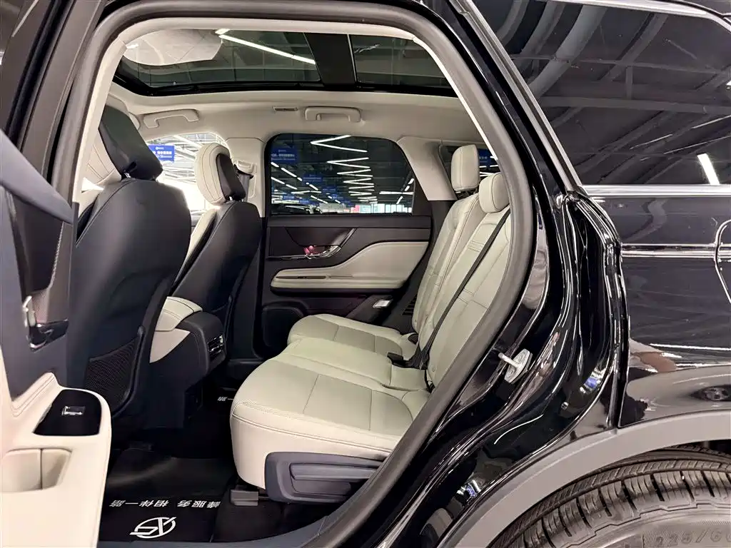 LINCOLN ADVENTURER