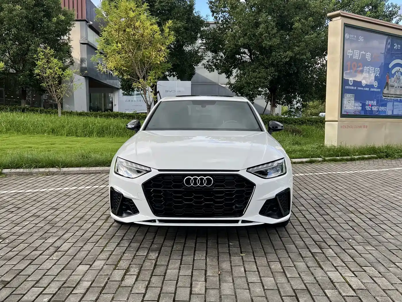 Фото 2 - Audi A4L