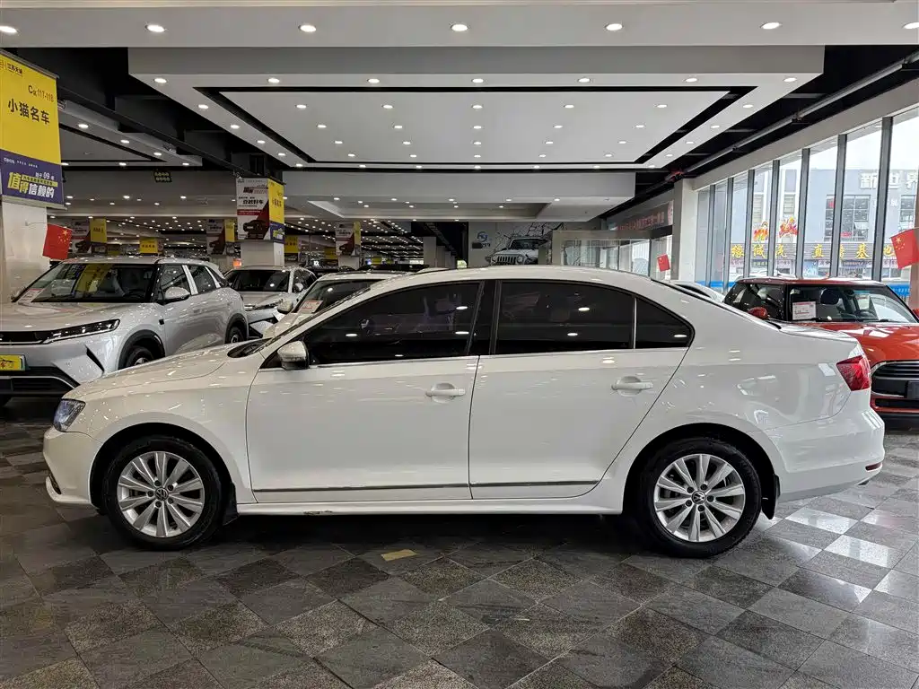 Volkswagen Sagitar 2015 230TSI Automatic Comfort фото 9
