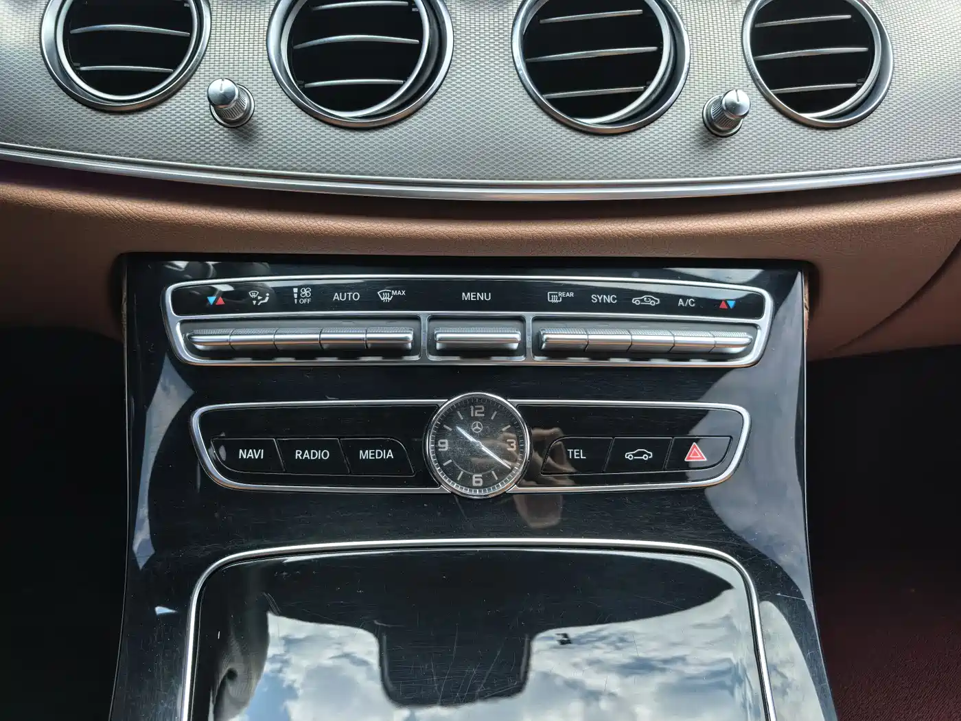 Mercedes-Benz E-Class 2017 E 200 Sport 4MATIC фото 13