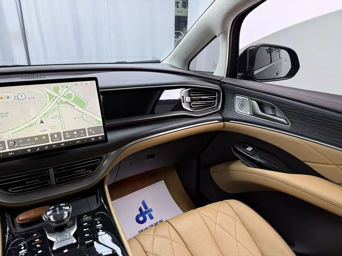 Denza D9 2024 DM-i 980 AWD Prestige фото 9