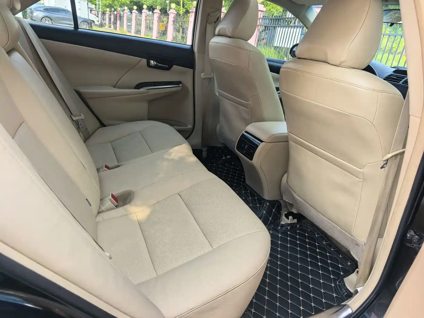 Toyota Camry 2015 2.0G Leading Edition фото 11