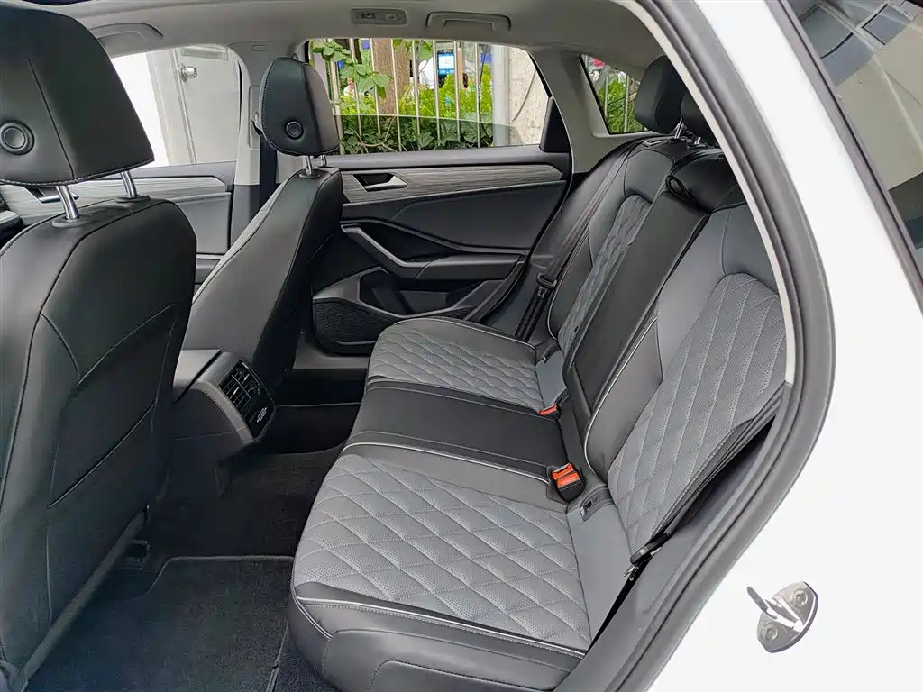 Volkswagen Sagitar 2025 300TSI DSG Surpass Edition фото 8