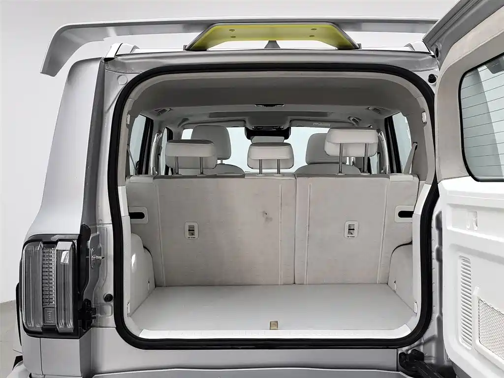 TANK CO CREATION TANK 300