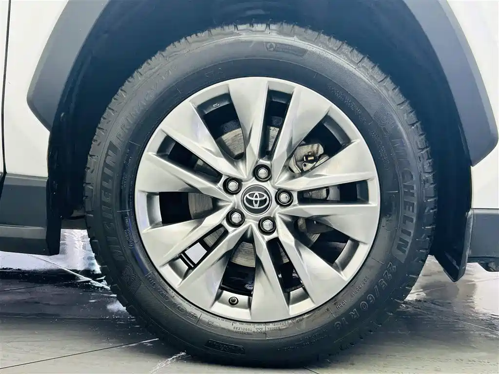 Toyota Wildlander 2021 2.0L CVT 2WD Luxury Edition фото 10