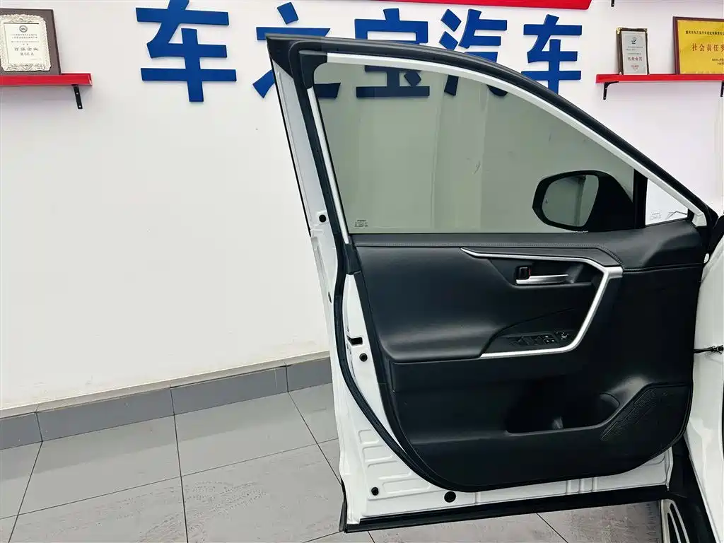 Toyota Wildlander 2021 2.0L CVT 2WD Luxury Edition фото 21