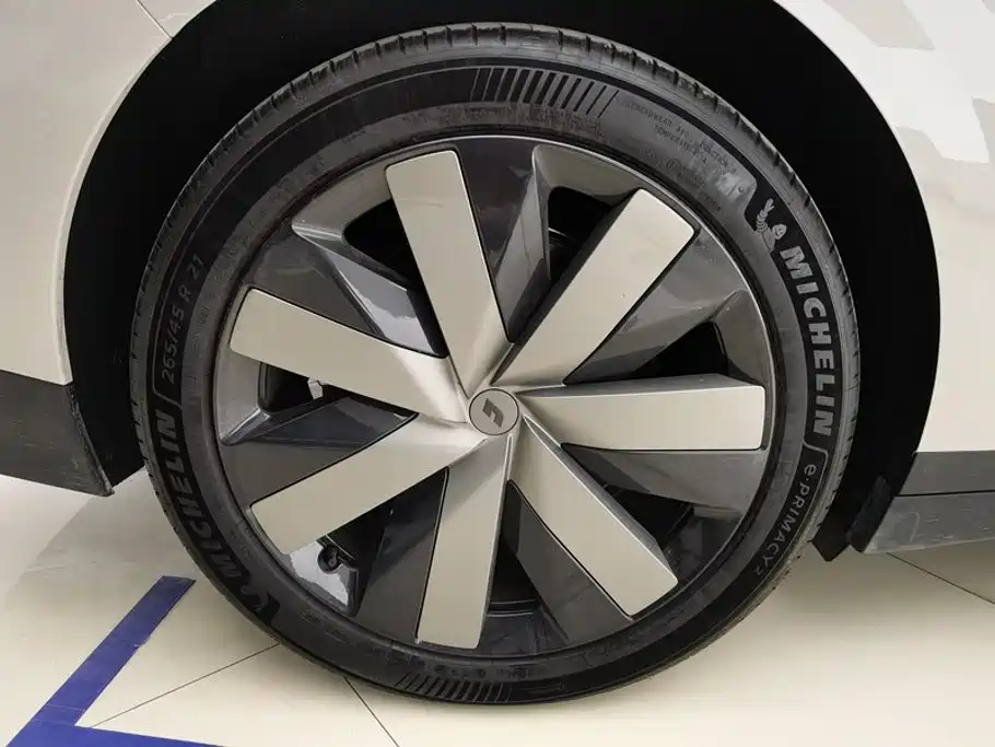 Li Auto i6 2026 2025 4WD Base Model
