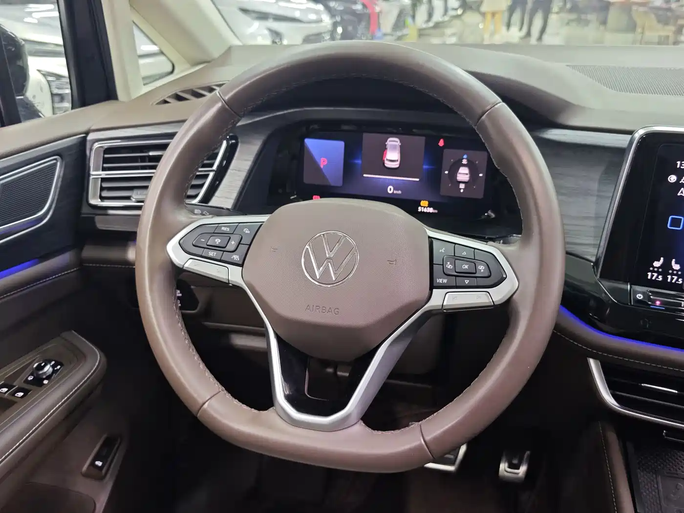 Volkswagen Viloran 2023 Facelift 380TSI Premium Edition фото 14
