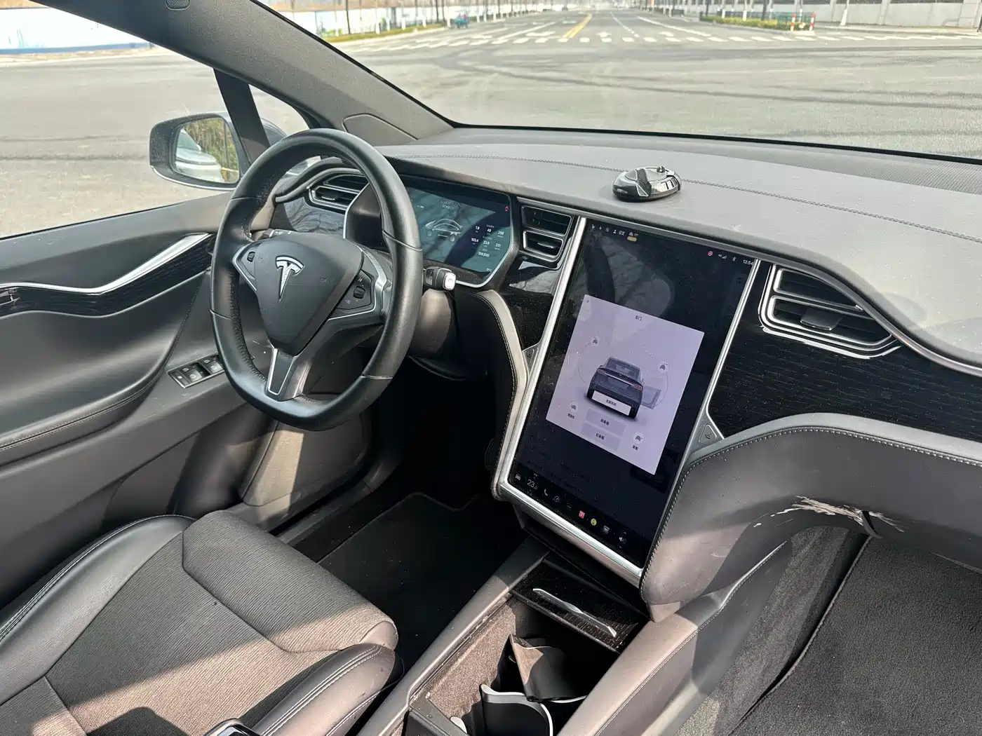 TESLA MODEL X