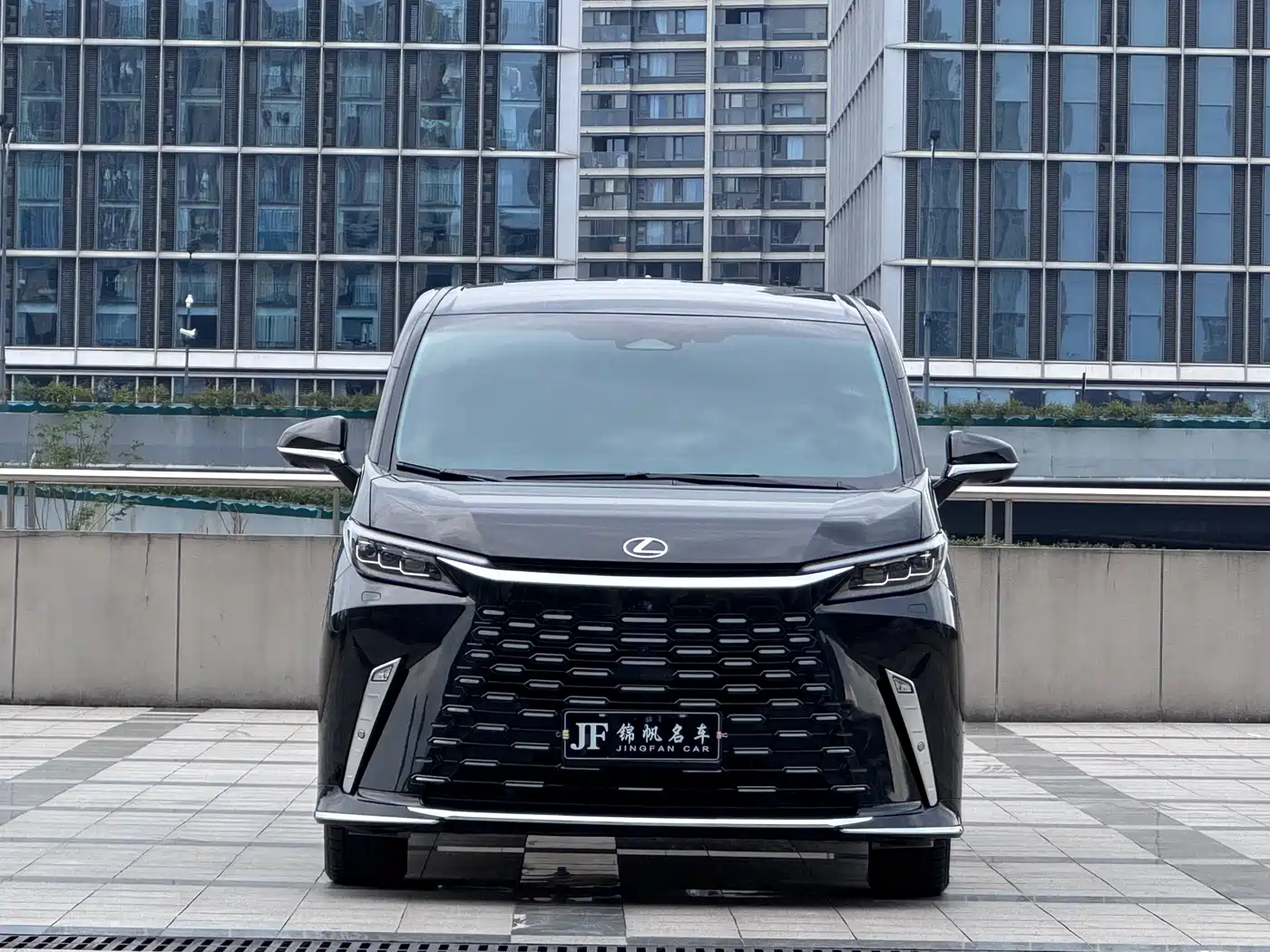 Lexus LM 2023 500h 6-Seater Prestige Edition