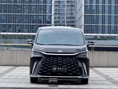 Lexus LM